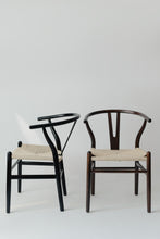 Cargar imagen en el visor de la galería, Silla Wishbone Réplica Nogal