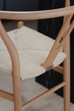 Cargar imagen en el visor de la galería, Silla Wishbone Réplica Natural
