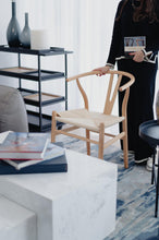Cargar imagen en el visor de la galería, Silla Wishbone Réplica Natural