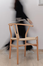 Cargar imagen en el visor de la galería, Silla Wishbone Réplica Natural