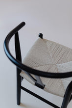 Cargar imagen en el visor de la galería, Silla Wishbone Réplica Negra