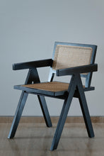 Cargar imagen en el visor de la galería, Silla "K" Respaldo y Asiento en Rattan Negra