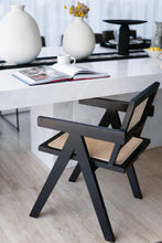 Cargar imagen en el visor de la galería, Silla "K" Respaldo y Asiento en Rattan Negra