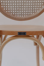 Cargar imagen en el visor de la galería, Silla Óvalo - Rattan
