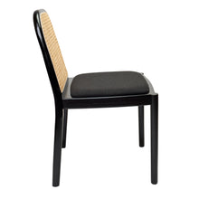 Cargar imagen en el visor de la galería, Silla Roe en Rattan Asiento Tela Negra
